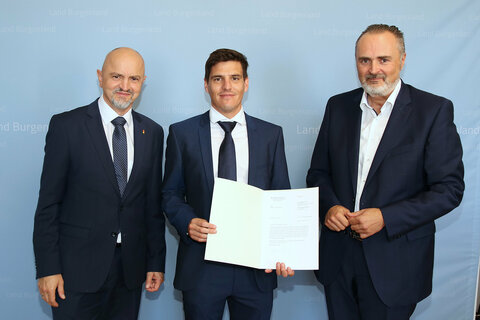 Landeshauptmann Hans Peter Doskozil und Bildungsdirektor Heinz Josef Zitz (li.) mit dem neuen FI Religionsunterricht an BMHS und LFS MMag. Dr. Lukas Pallitsch