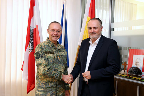 Landeshauptmann Hans Peter Doskozil empfing Generalstabschef Rudolf Striedinger zum Antrittsbesuch in seinen Amtsräumen