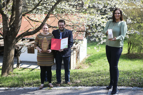 Der Bio Hof Koch wurde von Landeshauptmann-Stellvertreterin Astrid Eisenkopf mit dem Bio-Innovationspreis ausgezeichnet