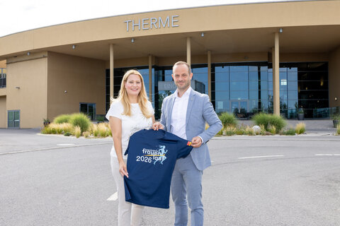 Landesrätin Daniela Winkler mit Martin Adelwöhrer (General Manager, St. Martins Therme & Lodge)