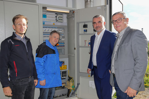 Infrastrukturlandesrat Mag. Heinrich Dorner mit Geschäftsführer Dipl.-Ing. Christof Giefing, Klärwärter Swen Karassowitsch und Obmann Bürgermeister Helmut Hareter vom Reinhaltungsverband Region Neusiedler See - Westufer bei der Strommangellage- und Blackout-Übung in der Kläranlage Breitenbrunn.