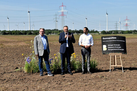 Bürgermeister Ing. Gerhard Zapfl, Landeshauptmann Hans Peter Doskozil und Vorstandsvorsitzender der Burgenland Energie, Mag. Dr. Stephan Sharma (v.l.).