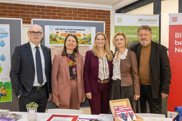 Landesrätin Daniela Winkler (Mitte) gemeinsam mit Vizerektor Herbert Gabriel (Forschung und Hochschulentwicklung, Private Pädagogische Hochschule Burgenland), Rektorin Sabine Weisz (PPH Burgenland), Leiterin Sandra Steiner (Präsidialbereich Bildungsdirektion Burgenland) und Bildungsdirektor Alfred Lehner (v.l.) beim Tag der Elementarpädagogik (v.l.).