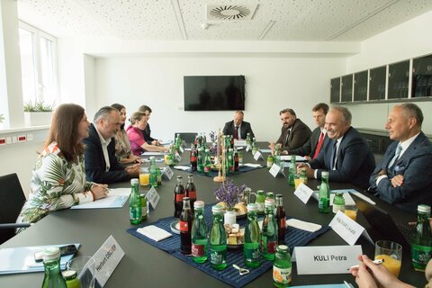 Landeshauptmann Hans Peter Doskozil beim Arbeitsgespräch mit dem ungarischen Landwirtschaftsminister István Nagy im Landhaus Neu in Eisenstadt.