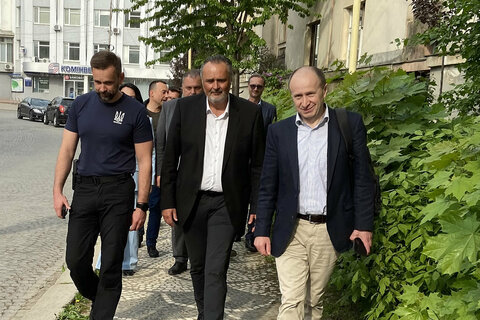 Vorsitzender der Gebietsverwaltung Viktor Mykyta, LH Hans Peter Doskozil und der ukrainische Botschafter Vasyl Khymynets (v.l.n.r)