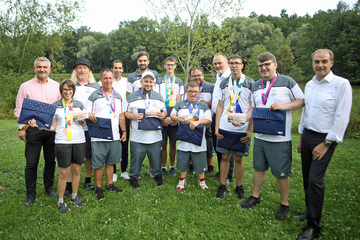 Das Land Burgenland lud die erfolgreichen Sportlerinnen und Sportler zu einem Empfang ins KOI nach Oberdorf. Am Foto: Landesrat Heinrich Dorner, Ernst Lueger, Special Olympics Burgenland-Präsident Stephan Sharma (Vorstandsvorsitzender Burgenland Energie), Sebastian Koller, Mikhail Pisanko, Thomas Nagy, Landeshauptmann Hans Peter Doskozil (hinten v.l.), Jennifer Koubek, Hans-Peter Fleck, Jürgen Horvath, Marcel Gollacz, Christian Liszt, André Kowald und Landesrat Leonhard Schneemann (vorne v.l.).