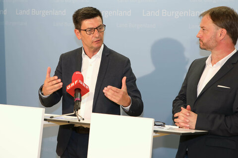 Soziallandesrat Christian Illedits mit Dr. Roland Fürst, eiter des Departements Soziales an der FH Burgenland