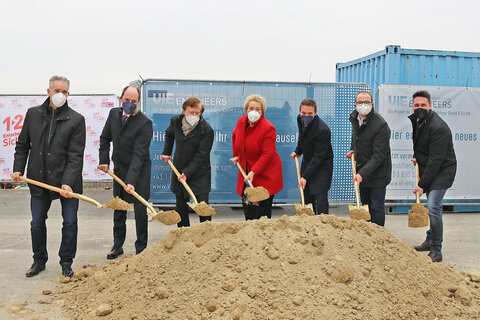 V.l.: Robert Kallinger/Strabag, Mag. Martin Kaltenecker/GF VI-Engineers, Architekt Peter Scheufler/atelier 4 architects, LT-Präs.in Verena Dunst, DI Patrick Kloihofer/GF VI-Engineers, Istvan Deli/1. Vizebürgermeister Eisenstadt, Mario Hameseder/Strabag.