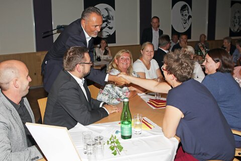 Landeshauptmann Hans Peter Doskozil im Gespräch mit BesucherInnen
