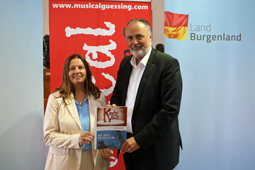 Landeshauptmann Hans Peter Doskozil mit Musical Güssing-Intendantin Marianne Resetarits (v.r.).
