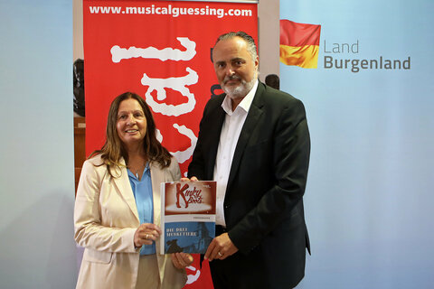 Landeshauptmann Hans Peter Doskozil mit Musical Güssing-Intendantin Marianne Resetarits (v.r.).