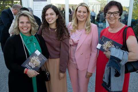 Geschäftsführerin Claudia Priber (Kultur-Betriebe Burgenland) mit Tochter Julianna, Landesrätin Daniela Winkler und Klaudia Fritz (v.l.).