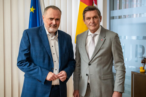 Landeshauptmann Hans Peter Doskozil und Mobilitätsminister Peter Hanke bei einem Besuch des Ministers im Burgenland.