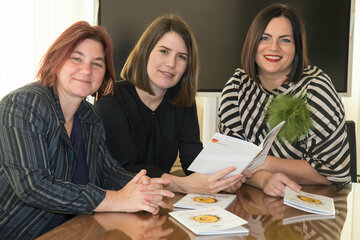 Mag.a Karina Ringhofer, MAS, Leiterin des Hauptreferats Gesellschaft, die Leiterin des Frauenreferats im Amt der Burgenländischen Landesregierung, Martina Knartz, BSc MA, und Landeshauptmann-Stellvertreterin Mag.a Astrid Eisenkopf.