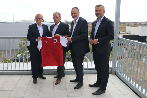 Landeshauptmann Hans Peter Doskozil, Sportlandesrat Heinrich Dorner und BSO-Präsident Landeshauptmann a.D. Hans Niessl gratulierten Gerhard Milletich zur Wahl zum ÖFB-Präsidenten