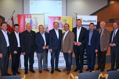 Landesrat Christian Illedits und Landeshauptmann-Stv. Tschürtz gratulierten Präsident Bgm. Erwin Preiner und den weiteren Mitgliedern des Präsidiums zur Wahl und den Geehrten zur Auszeichnung