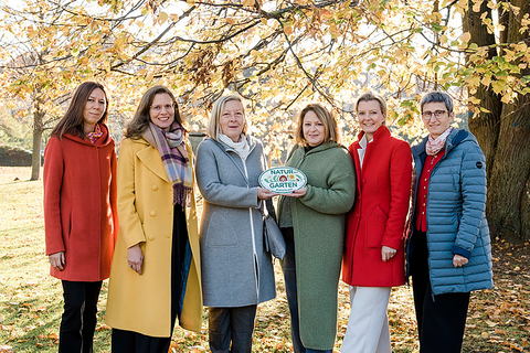Sabine Kroyer (Natur im Garten), LH-Stv.in Anja Haider-Wallner, Gartenbesitzerin Heidi, Annabelle Morocutti (Natur im Garten-Beraterin), Mag.a Judith Tscheppe (Geschäftsführerin Burgenländisches Bildungswerk), Elisabeth Wuketich (Natur im Garten)