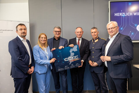 LAndesrätin Daniela Winkler bei der Ausmusterung von 39 Polizisten und der Eröffnung des Cybercrim-Trainingcenters in eisenstadt