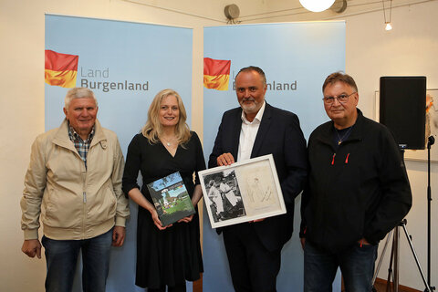 Anton Zotter, Petra Werkovits, Landeshauptmann Hans Peter Doskozil und Bürgermeister Franz Josef Kern von der Marktgemeinde St. Martin an der Raab (v.l.).