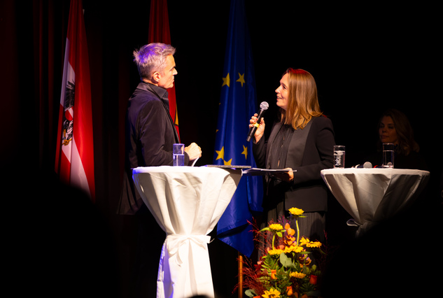 Architektin DI Ulrike Hausdorf, Preisträgerin Architekturpreis, im Gespräch mit Alfons Haider