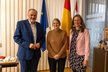 LH Hans Peter Doskozil gemeinsam mit Dr. Helga Kromp-Kolb und LH-Stv.in Anja Haider-Wallner bei der konstituierenden Sitzung der Steuerungsgruppe Klimaschutz