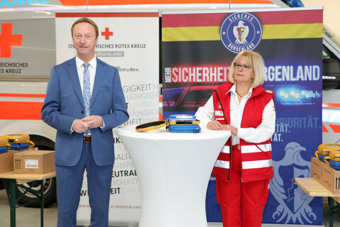 LH-Stv. Johann Tschützs und Friederike Pirringer, Präsidentin des Roten ´Kreuzes Burgenland.