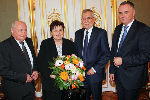 Landeshauptmann Mag. Hans Peter Doskozil und Bundespräsident Dr. Alexander Van der Bellen mit den Eltern des Landeshauptmannes