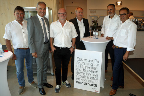 Deutsch Schützens Bürgermeister Franz Wachter, Wirtschaftskammer Burgenland-Präsident Peter Nemeth, Investor Hans Kilger, Wirtschaftskammer Burgenland-Spartenobmann Helmut Tury, Landeshauptmann Hans Peter Doskozil und Hausherr Pepo Wiesler (v.l.).