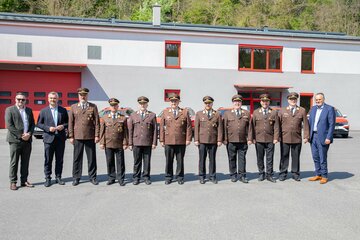 Landesfeuerwehrdirektor DI (FH) Sven Karner MSc, Landesfeuerwehrreferent Landesrat Mag. Heinrich Dorner, Bezirksfeuerwehrkommandant aus Jennersdorf OBR Ing. Franz Kropf, Bezirksfeuerwehrkommandant aus Güssing OBR Thomas Jandrasits, Bezirksfeuerwehrkommandant für Oberwart OBR Wolfgang Kinelly, Bezirksfeuerwehrkommandant für Oberpullendorf OBR Martin Reidl, Bezirksfeuerwehrkommandant für Mattersburg OBR Adolf Martin Binder, Bezirksfeuerwehrkommandant für Eisenstadt-Umgebung OBR Ing. Gerald Klemenschitz, Landesreferent für Feuerwehrinfrastruktur ABI Dipl.-Ing. Werner Fleischhacker, Bezirksfeuerwehrkommandant für Neusiedl am See OBR Anton Kandelsdorfer und Landeshauptmann Mag. Hans Peter Doskozil