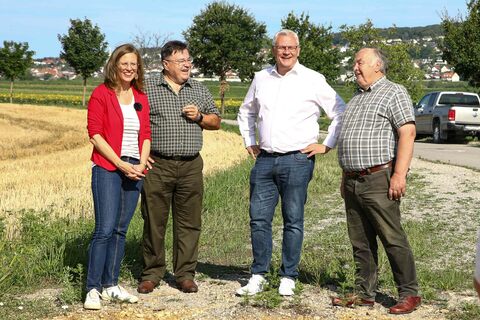 Landeshauptmann-Stellvertreterin Anja Haider-Wallner und Eisenstadts Bürgermeister LAbg. Thomas Steiner besuchten gemeinsam mit Josef Klampfer und Stefan Kaiser das Entsiegelungsprojekt bei Kleinhöflein
