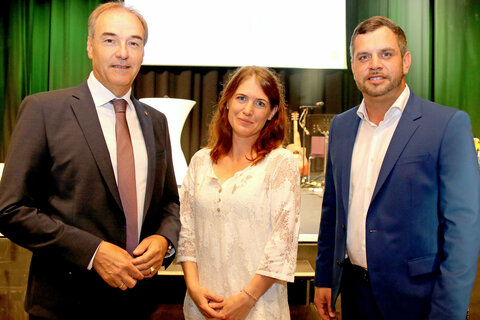 Soziallandesrat Dr. Leonhard Schneemann, Claudia Hofmann, MA, Generalsekretärin Lebenswelt Heim – Bundesverband der Alten- und Pflegeheime Österreichs, und Franz Drescher, Vorsitzender Pflege.Kraft.Burgenland – Arbeitsgemeinschaft für HeimleiterInnen und PflegedienstleiterInnen im Burgenland.