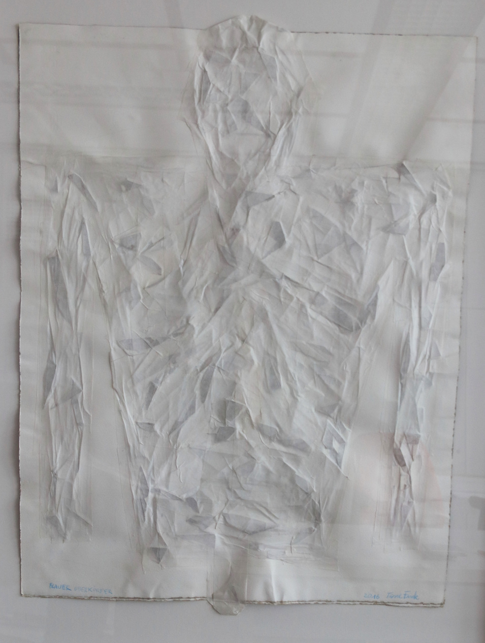 Tone Fink, Ohne Titel, 20xx; Holz sw Buetten; 205x24x22cm