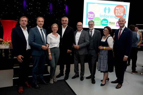 Landesrat Mag. Heinrich Dorner (4.v.l.) im Zuge der Eröffnung der 54. Inform Oberwart mit Landesrat Dr. Leonhard Schneemann (2.v.l.) sowie Landtagsabgeordneten Mag. Christian Drobits, Bundessprecherin der Grünen Leonore Gewessler, BA, Bürgermeister Georg Rosner, Inform-Geschäftsführer Markus Tuider, Fachverbandsobmann-Stellvertreterin Regionalstellenobfrau Tanja Stöckl, BSc und Vizepräsident Martin Horvath (beide Wirtschaftskammer Burgenland) (v.l.).