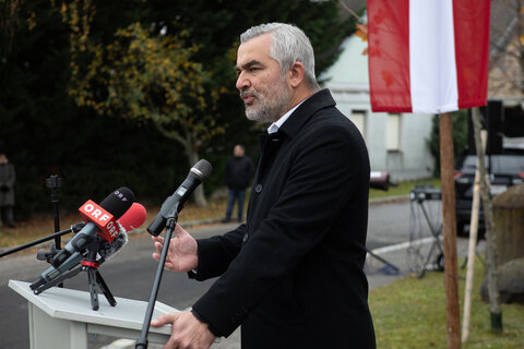 Landesrat Mag. Heinrich Dorner bei seiner Ansprache im Zuge der Gedenkfeier.