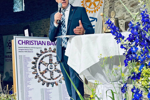 Landesrat Leonhard Schneemann bei seiner Festrede beim Rotary-Club-Treffen.