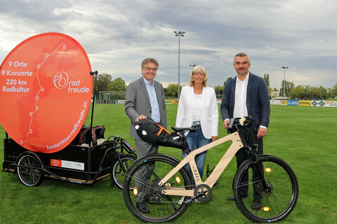 v.l.: Mag. Michael Gerbavsits, Geschäftsführer Wirtschaftsagentur Burgenland, Bgm.in Elisabeth Böhm, LR Mag. Heinrich Dorner