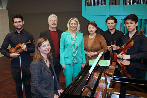 Landesrätin Mag.a (FH) Daniela Winkler wurde bei ihrem Antrittsbesuch im Joseph-Haydn-Konservatorium in Eisenstadt von Direktor Prof. Mag. Tibor Nemeth, Prof. Mag. Martin Bramböck, Leiter des Studiendekanats für Instrumentalstudien, und den StudentInnen in Empfang genommen