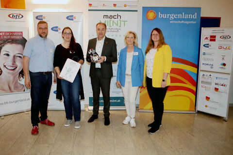 Landesrat Dr. Leonhard Schneemann (Mitte) eröffnete gemeinsam mit Christoph Greiner (Leiter Bildungszentrum, BFI Burgenland), Bettina Erdt (Wirtschaftsagentur Burgenland), Angela Fischer (Frauenreferat, Land Burgenland) und AMS Burgenland Geschäftsführerin-Stellvertreterin DI (FH) Karin Steiner, BA (v.l.) den Mach Mi(n)t-Workschop im Berufsförderungsinstitut Oberwart (BFI).