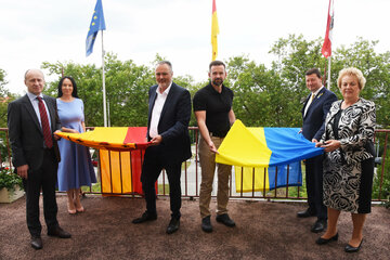 E. Dr. Vasyl Khymynets, Botschafter der Republik Ukraine in Österreich, Violetta Suhanova, NGO Women's Association of Ukraine, Landeshauptmann Hans Peter Doskozil, Viktor Mykyta, Leiter der Regionalverwaltung Oblast Transkarpatien, Dr. Martin Selmayr, Vertretung der Europäischen Kommission in Österreich, und Landtagspräsidentin Verena Dunst