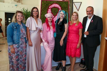 Landeshauptmann Hans Peter Doskozil und Landtagspräsidentin Astrid Eisenkopf mit dem Künstlerinnen Hannah und Lea Neckel, Landesrätin Daniela Winkler und KBB-Kultur Betriebe Geschäftsführerin Claudia Priber