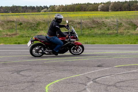 Das Land Burgenland fördert auch 2026 wieder Warm-up-Trainings und Fahrsicherheitstrainings für Bikerinnen und Biker. Trainings können bei den Mobilitätsclubs ARBÖ und ÖAMTC wie auch burgenländischen Fahrschulen gemacht werden (Archivbild Fahrsicherheitszentrum Neutal)