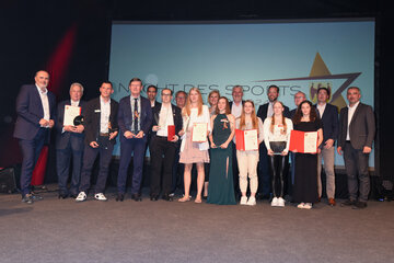 Landeshauptmann Hans Peter Doskozil und Sportlandesrat Heinrich Dorner mit den ausgezeichneten Sportlerinnen und Sportlern sowie den Sponsoren