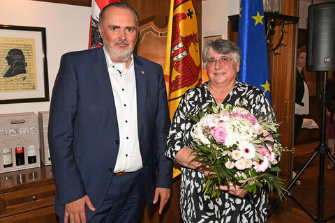 Landeshauptmann Mag. Hans Peter Doskozil mit DI Hannelore-Ursula Horak.