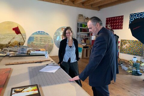 Landeshauptmann Mag. Hans Peter Doskozil, Kulturreferent in der burgenländischen Landesregierung, stellt die Künstlerin Mag.a Birgit Sauer als neue Koordinatorin für zeitgenössische bildende Kunst im Burgenland vor.