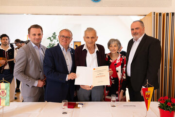 Bürgermeister Ivan Grujic, Landeshauptmann a.D. Hans Niessl, Martin Ivancsics, Ehegattin Gerlinde Ivancsics und Landeshauptmann Hans Peter Doskozil