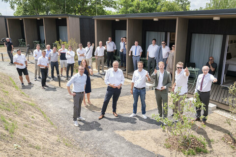 Freude über das gelungene Projekt „Chaletdorf Hannersberg“