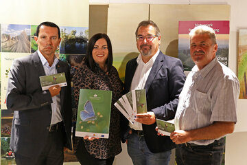 Mag. (FH) Harald Horvath, Geschäftsführer RMB, Natur- und Umweltschutzlandesrätin Mag.a Astrid Eisenkopf, DI Thomas Böhm, ARGE Naturparke und Bgm. Kurt Fischer, Obmann Naturpark Rosalia-Kogelberg bei der Präsentation des Herbst- und Winterprogrammes 