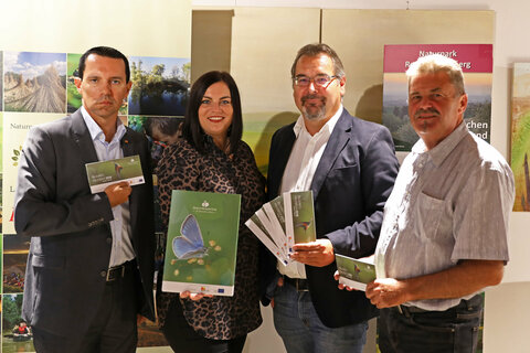 Mag. (FH) Harald Horvath, Geschäftsführer RMB, Natur- und Umweltschutzlandesrätin Mag.a Astrid Eisenkopf, DI Thomas Böhm, ARGE Naturparke und Bgm. Kurt Fischer, Obmann Naturpark Rosalia-Kogelberg bei der Präsentation des Herbst- und Winterprogrammes 