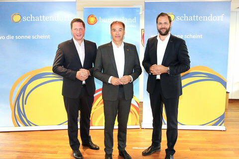Stellten Pilotprojekt Pflegestützpunkte im Burgenland vor: v.l.: Bgm. Thomas Hoffmann, LR Dr. Leonhard Schneemann, Dr. Johannes Zsifkovits, GF Sozialen Dienste Burgenland (SDB)