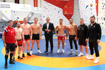 Sportlandesrat Heinrich Dorner besuchte die Ringer des österreichischen Nationalteams beim Internationalen Ringer-Trainingscamp im VIVA in Steinbrunn